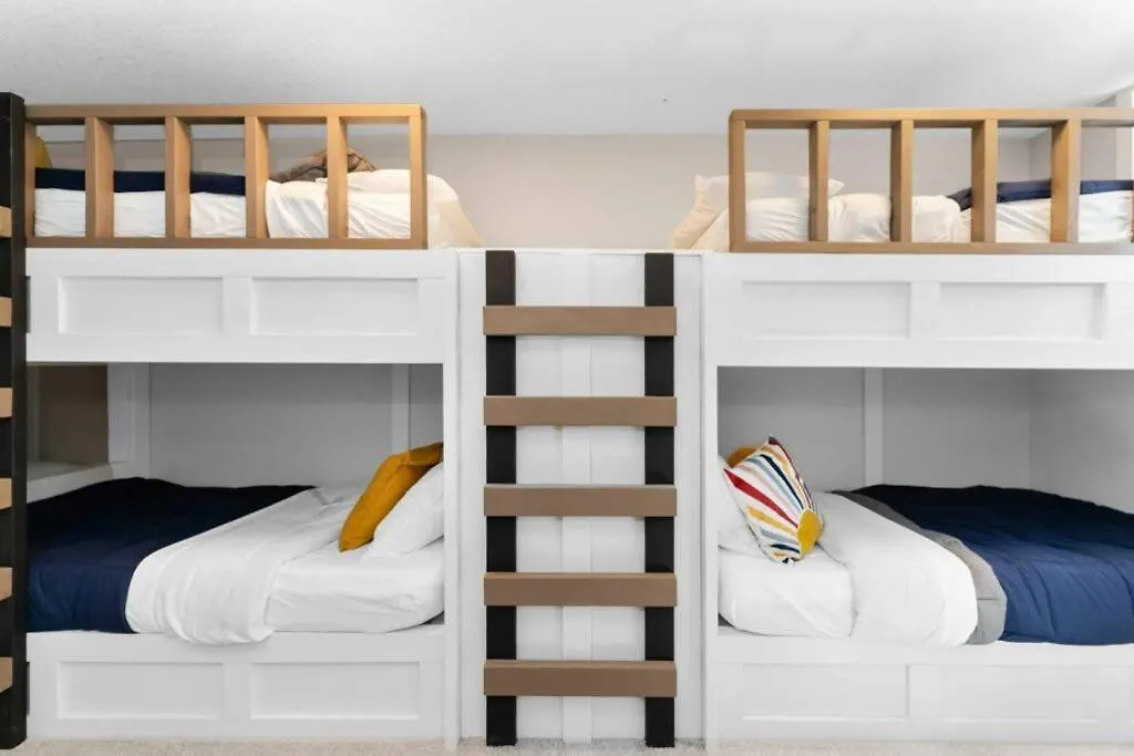 Bunkbeddreams,10 Beds,Near Rogers Place And Nait Edmonton