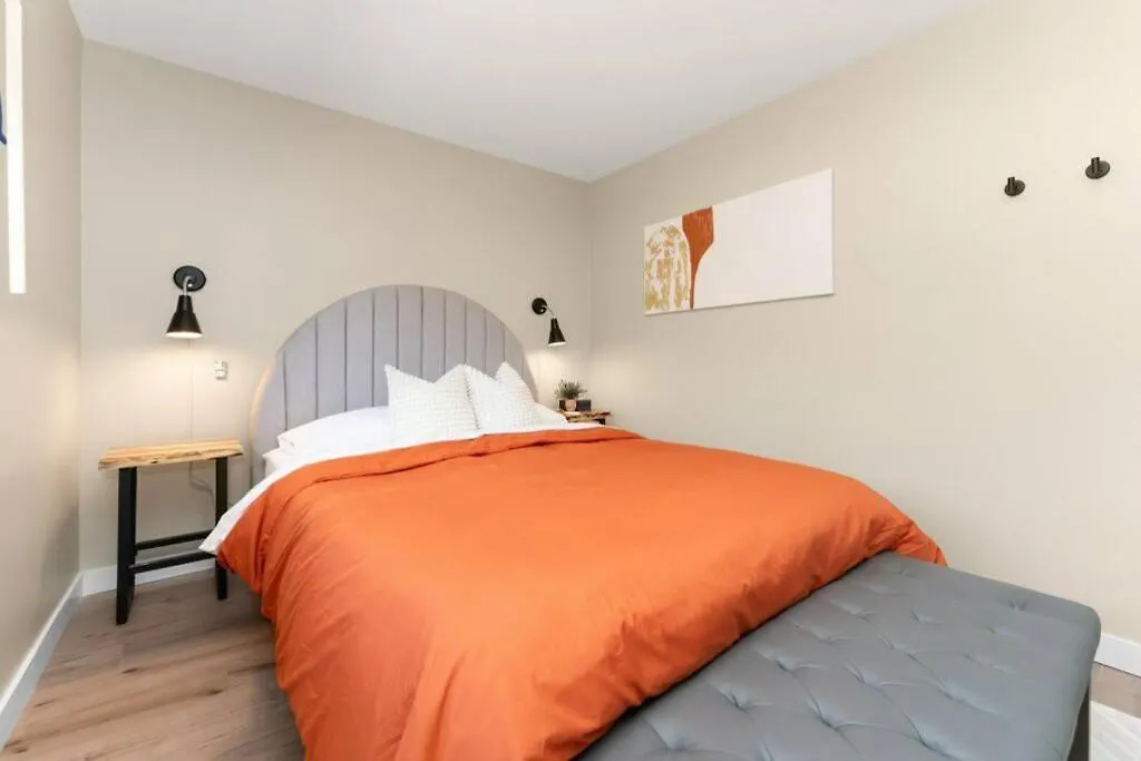 Bunkbeddreams,10 Beds,Near Rogers Place And Nait Edmonton Canadá